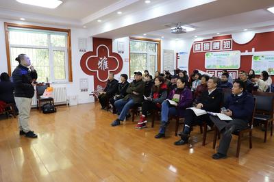 学校党组织开展进社区讲党课活动